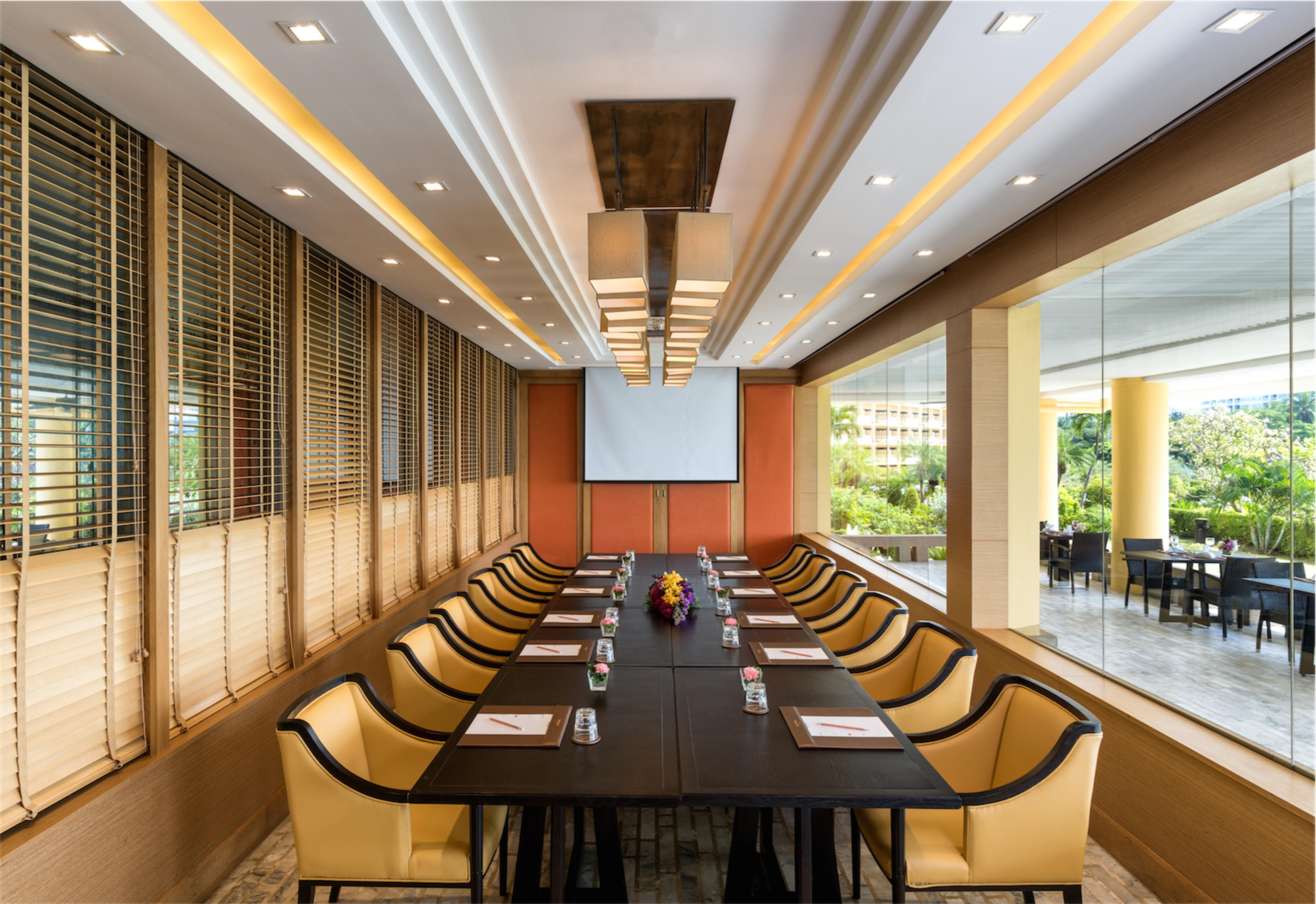 Dusit Thani Pattaya Exterior foto Meeting room at The Park, Hyderabad