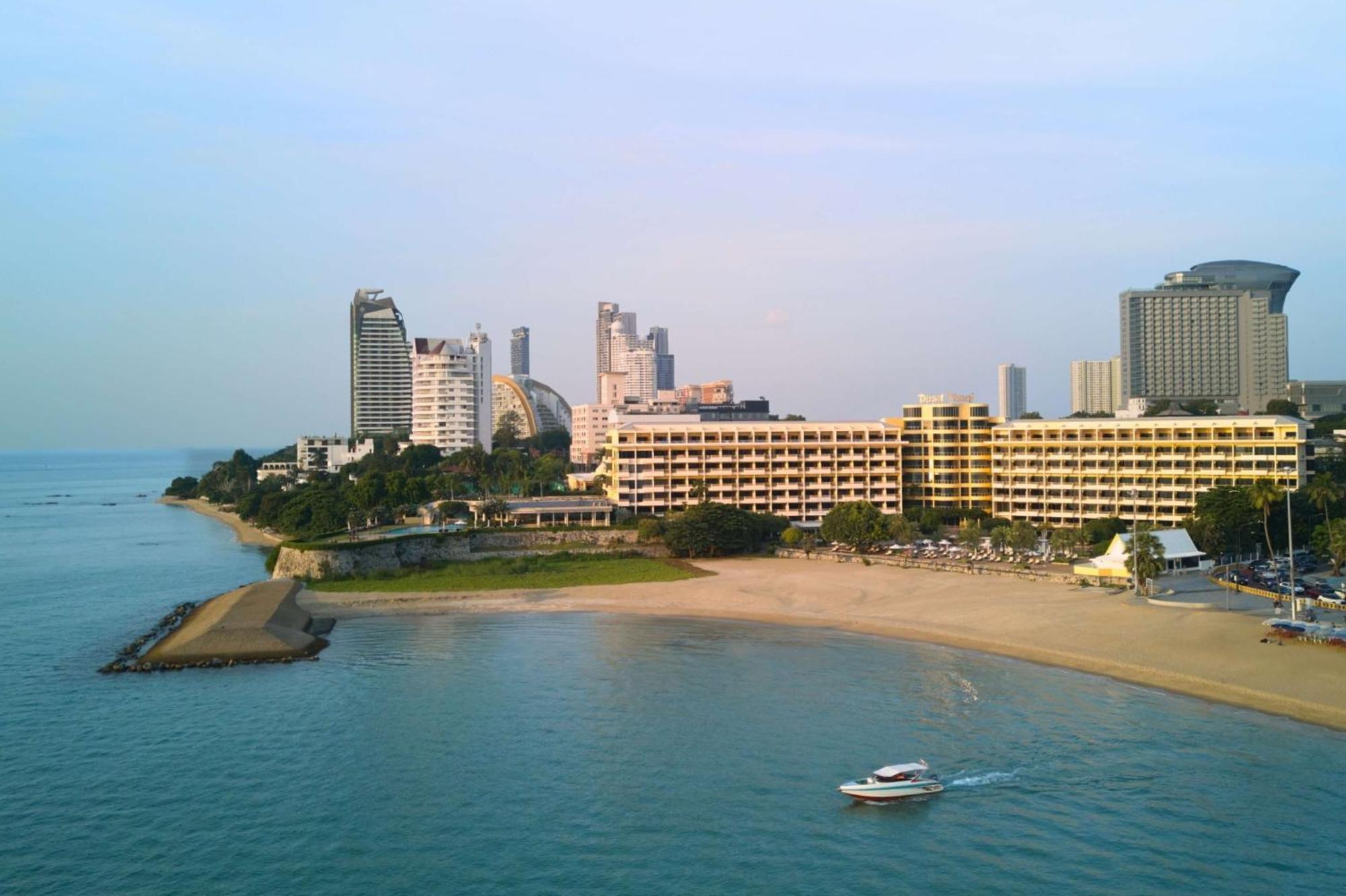 Dusit Thani Pattaya Exterior foto Pattaya skyline